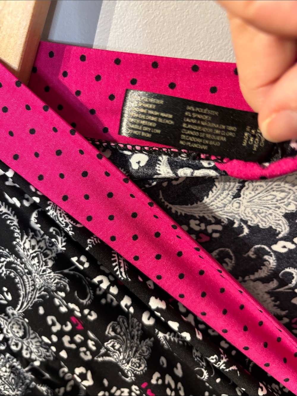 Marilyn Monroe Intimates Black Patterned Robe - Picture 6 of 6